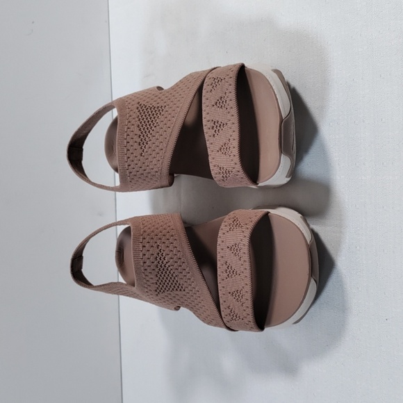 10400 Skechers Arch Fit mocha Brightest Day sandals 9 NIB - Picture 2 of 14